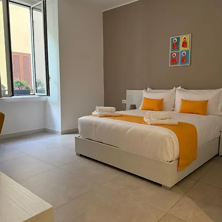 Carlo's Konukevi Bari