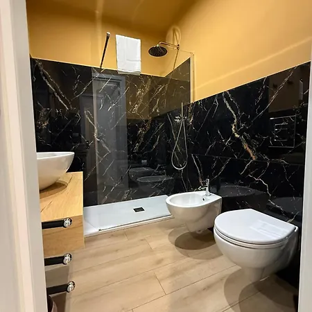 Konukevi Carlo's Bari